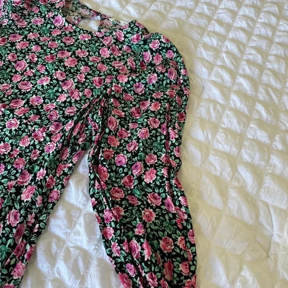 Blogger Favorite Zara ditzy floral puff sleeve mini dress - Picture 6 of 12